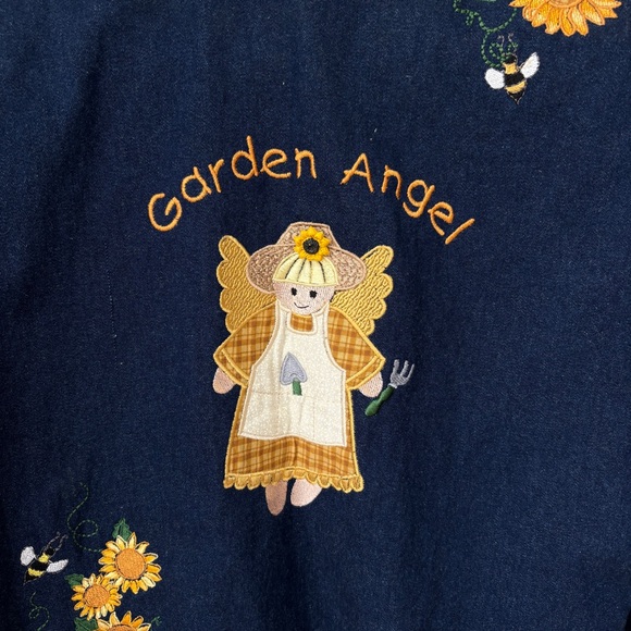 Women’s Garden Floral Embroidered Denim Jacket - Picture 7 of 12